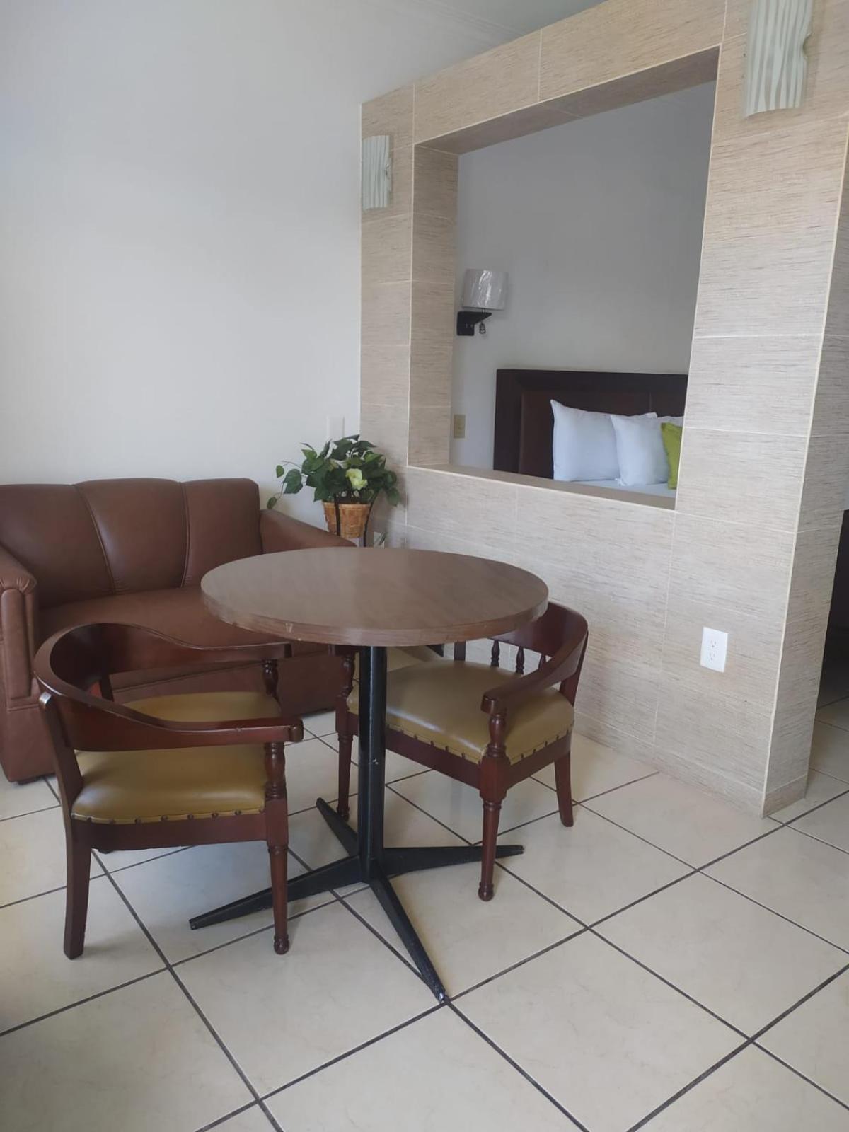 Hotel Villa Las Rosas Tepic Exterior foto