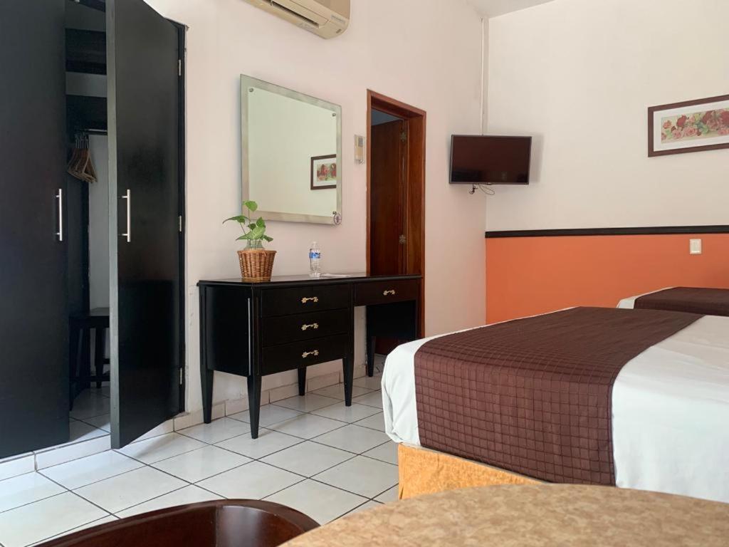 Hotel Villa Las Rosas Tepic Exterior foto